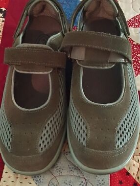 Women's Olive Green Mary Jane Strap Shoes